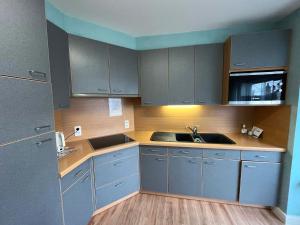 Modern 2-bedroom apartment within walking distance of the city centre and the beach T209