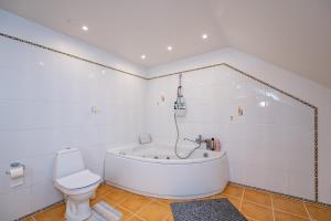 Spacious & Private Stay in Garliava 120kv