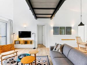 Holiday Home Seeufer Lodge by Interhome