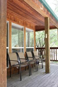Beautiful Secluded Cabin with a Hot Tub near Monarch Mountain in Colorado