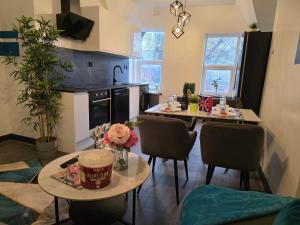 Tudors eSuites - Anderton - Spacious Apartments in Quiet Area #3n5A