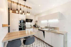 Les Marquises large renovated house with garden