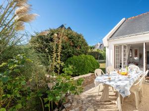 Holiday Home Kergroix by Interhome