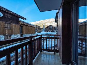 Apartment Les Olympiques - Tignes 1800-9 by Interhome