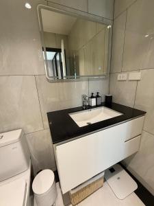 New and Stunning 1BR, The Title Legendary by UNO