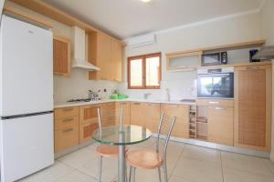 GĦARB - 4 Double Bedroom Farmhouse with Pool