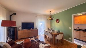 Dolomitis Window by Ca-Sa Check