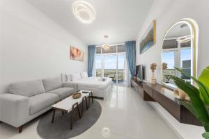 Free housekeeping visits during your stay - StayShort - Studio in Damac Hills Sleeps 2 with Balcony