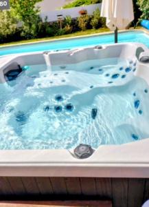 Sud France Petite maison de charme avec piscine, Jaccuzi et clim