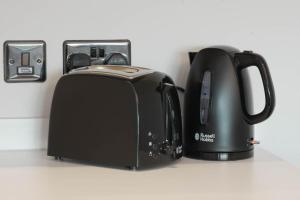 The Sixty Aparthotel - Central Cardiff Apartment with Parking