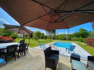 Maison tout confort avec piscine chauffée au bord des rives de la Dordogne