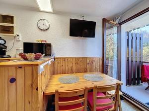 Studio Résidence des Montagnes by Interhome
