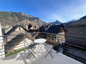 Le Vieux Bourg Apartment 3, Modern 2 bedroom Apartment