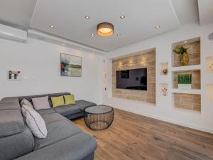 Holiday Home Zlatne NiTi by Interhome