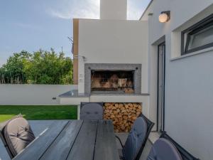 Holiday Home Zlatne NiTi by Interhome