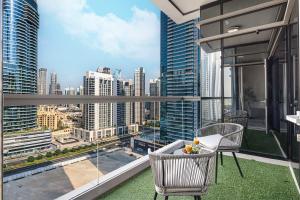Deluxe Nine Tower Suites By Hostiva - Downtown