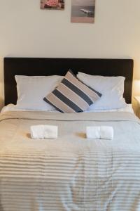 Warm Modern Studio in the Heart of Linné & Haga