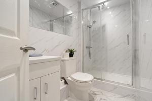 Modern 4-Bedroom London Victorian Home with PARKING