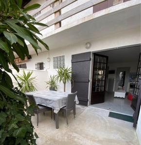 Studio lumineux avec terrasse