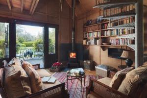 The Beech Hut, Wood Fired Hot Tub, St Kew Escapes