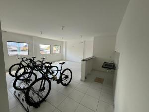 Aparamento mobiliado, 01 quarto, 4 pessoas, 8 min da praia