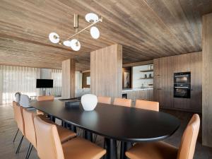 Luxueux appartement neuf avec 4 suites, spa et services à Courchevel 1850 - FR-1-830-5