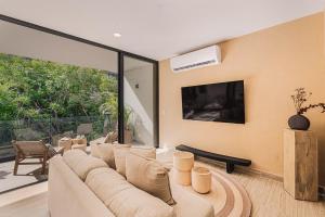 Divine 2BR with Beach Access Gym Fast WiFi