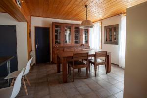 petite maison avec grand jardin clos