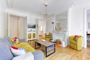 Champs-Élysées & La Défense - 3BR - Paris Vacation Rentals