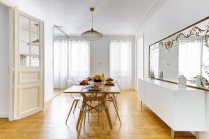 Champs-Élysées & La Défense - 3BR - Paris Vacation Rentals