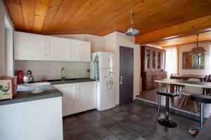 petite maison avec grand jardin clos