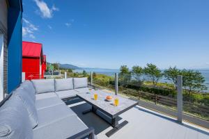 Mer et Mont 1223: Spa & River Views Near Le Massif