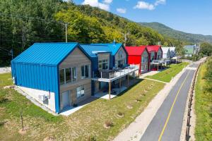 Mer et Mont 1223: Spa & River Views Near Le Massif