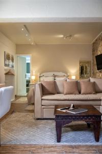 Ampolis Guest House
