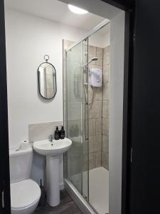 Cozy Urban Studio Steps from Wolverhampton Centre Appt 10