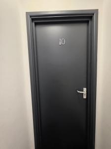 Cozy Urban Studio Steps from Wolverhampton Centre Appt 10