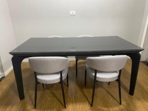 Quarto Em Sobrado - Banheiro INDIVIDUAL, Garagem Coberta e TV com streamings