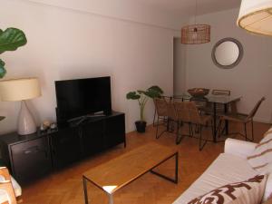 Av Santa Fe 3818 by deppto