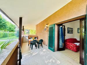 Flora Apartment - Piano terra immerso nel verde in un Residence a 100m dal Lago di Garda con Piscina