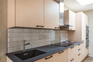 Modern Chatham home with garden retreat