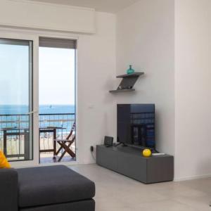 Mare fuori, sul lungomare con tre camere da letto e due bagni!