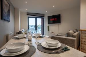 Large 2BR Flat in Heart of City - Sleeps 10