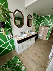 Atypical, spacious & colorful house