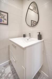 FRGK "MEZZANINE Suquet Riviera Loft Charming 2BR, AC & Ultra-Fast Wi-Fi"