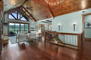 Morning Glow - Luxury Mountain Cabin in Blue Ridge