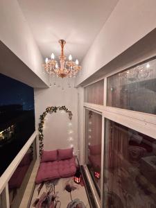 Paris Style Luxe Apartment In The Heart Of Noida