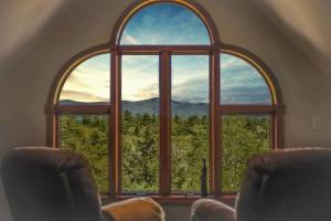 4BR Mountain & Lake Views, Relaxing Retreat