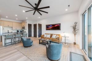 Cliffside Modern Villa - Lower Level