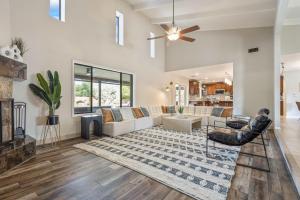 Scottsdale Clubhouse - For 10