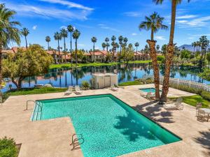 Lake and Mountain View in PGA West